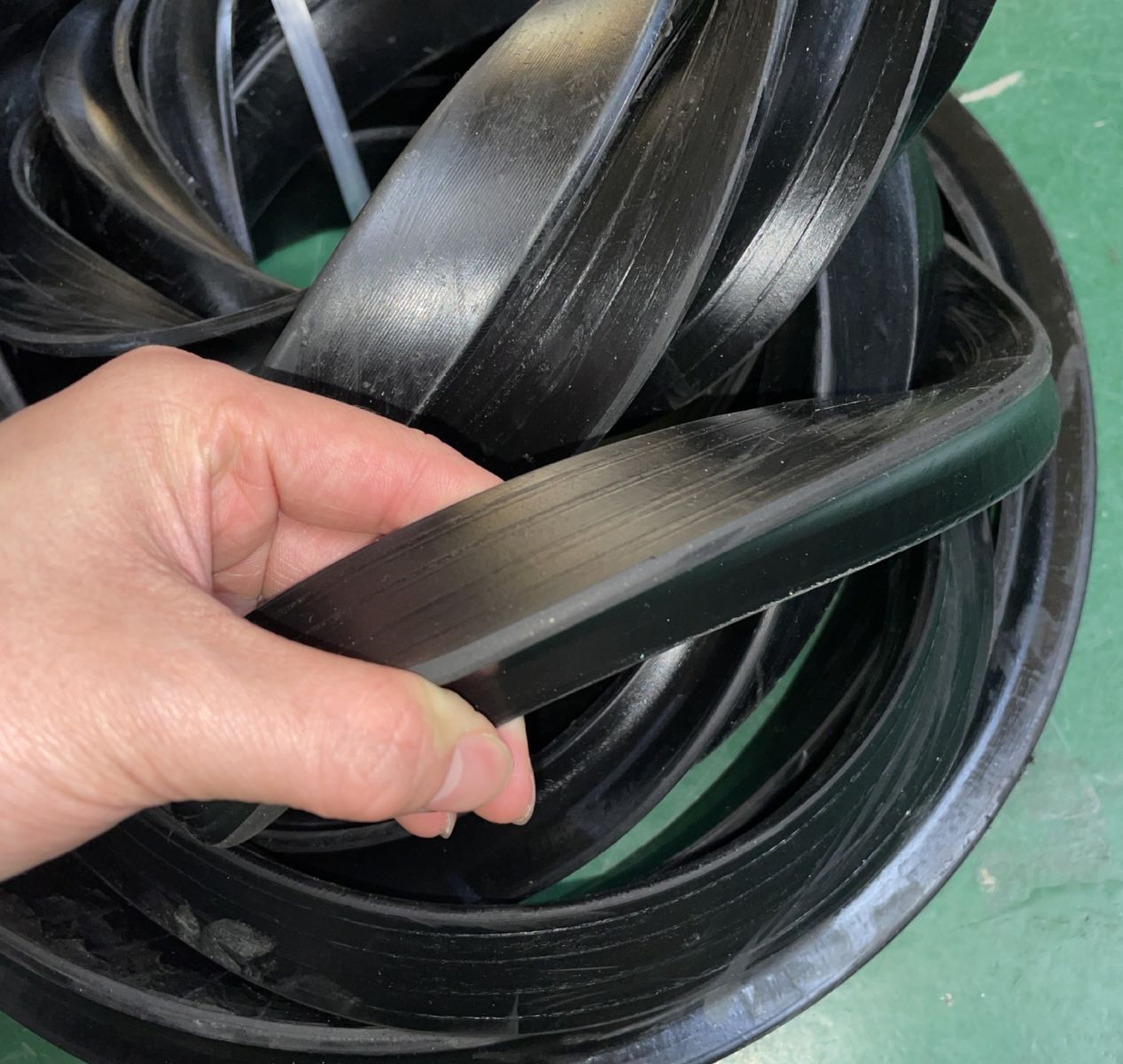 Cao su SVR 3L dùng trong sản xuất gì? Ứng dụng quan trọng trong công nghiệp