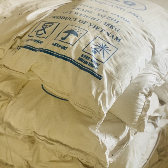 Kẽm Oxit XQ2,  Việt Nam, bao 25kg